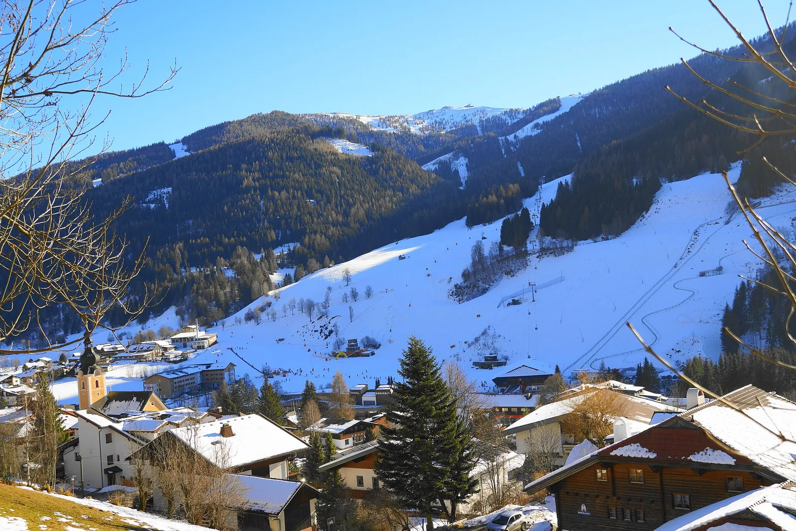 Bad Kleinkirchheim mit Blick auf die Abfahrten der Kaiserburg, Kärnten