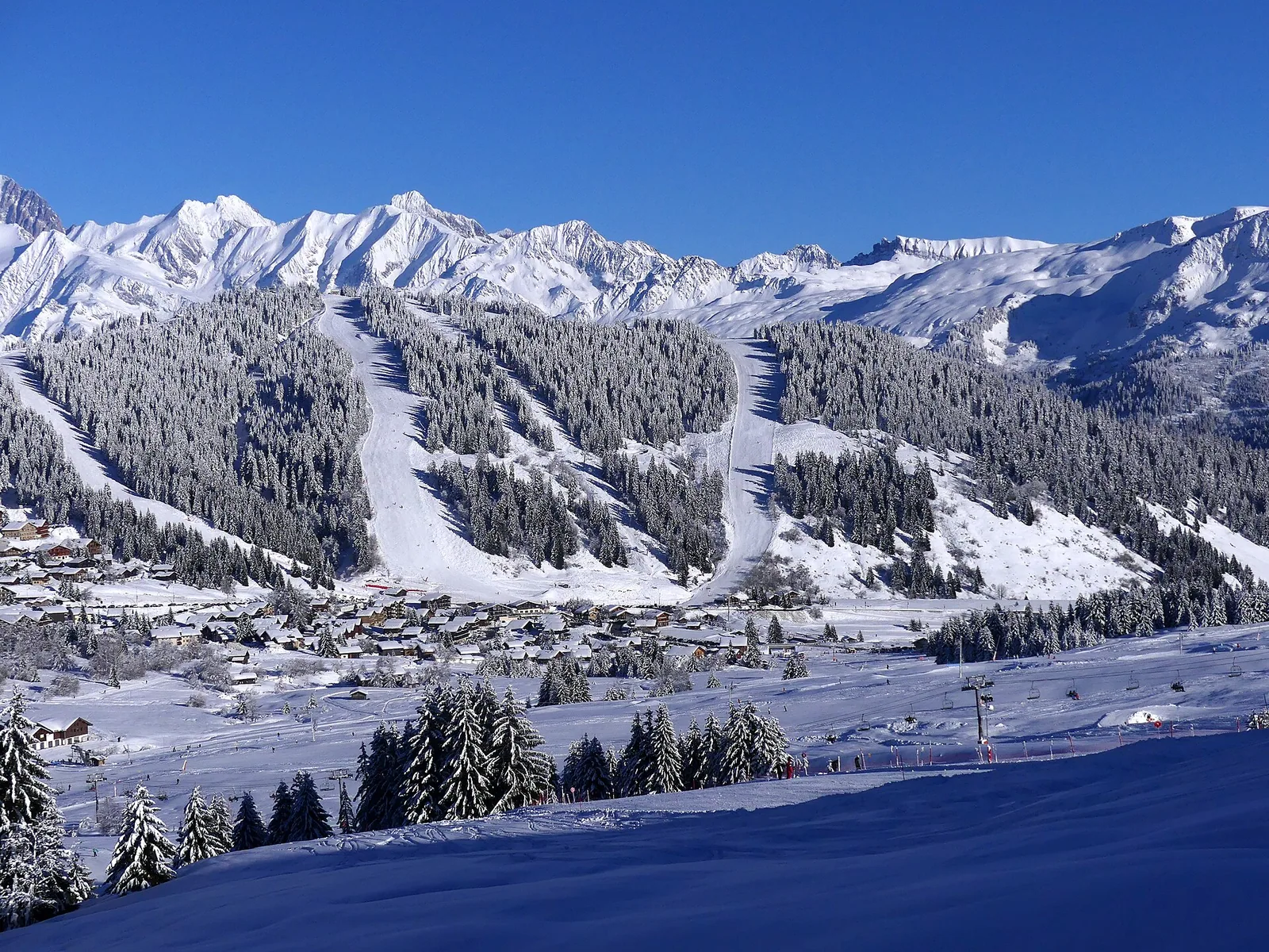 Les Saisies et pistes de ski Versant Ouest en hiver (janvier 2024)