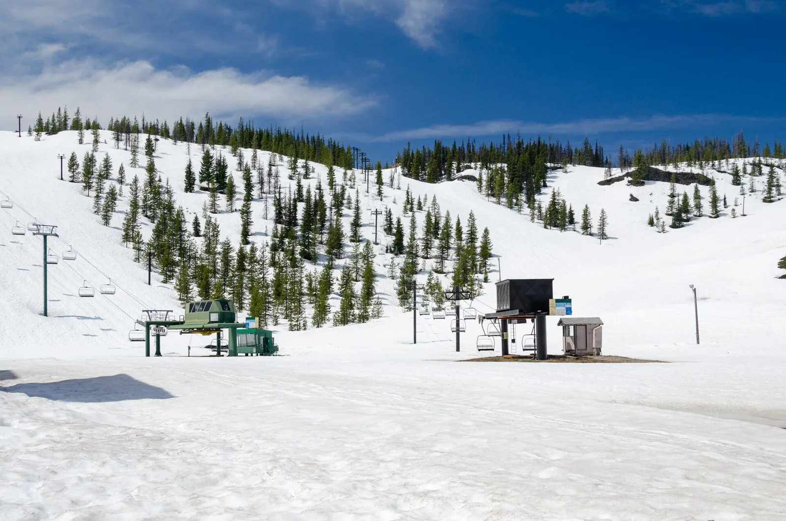 Hoodoo Ski Area, Cascade Mountains - DPLA - 939a557cb1022e3789e625f79978efe8