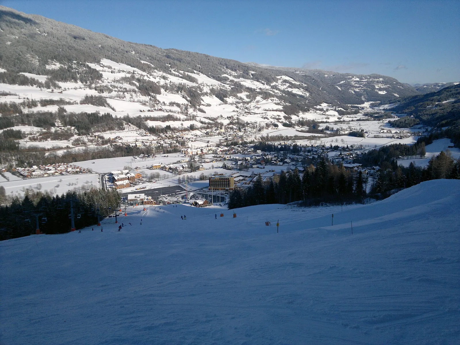 Blick von der Talabfahrt Kreischberg zur Talstation