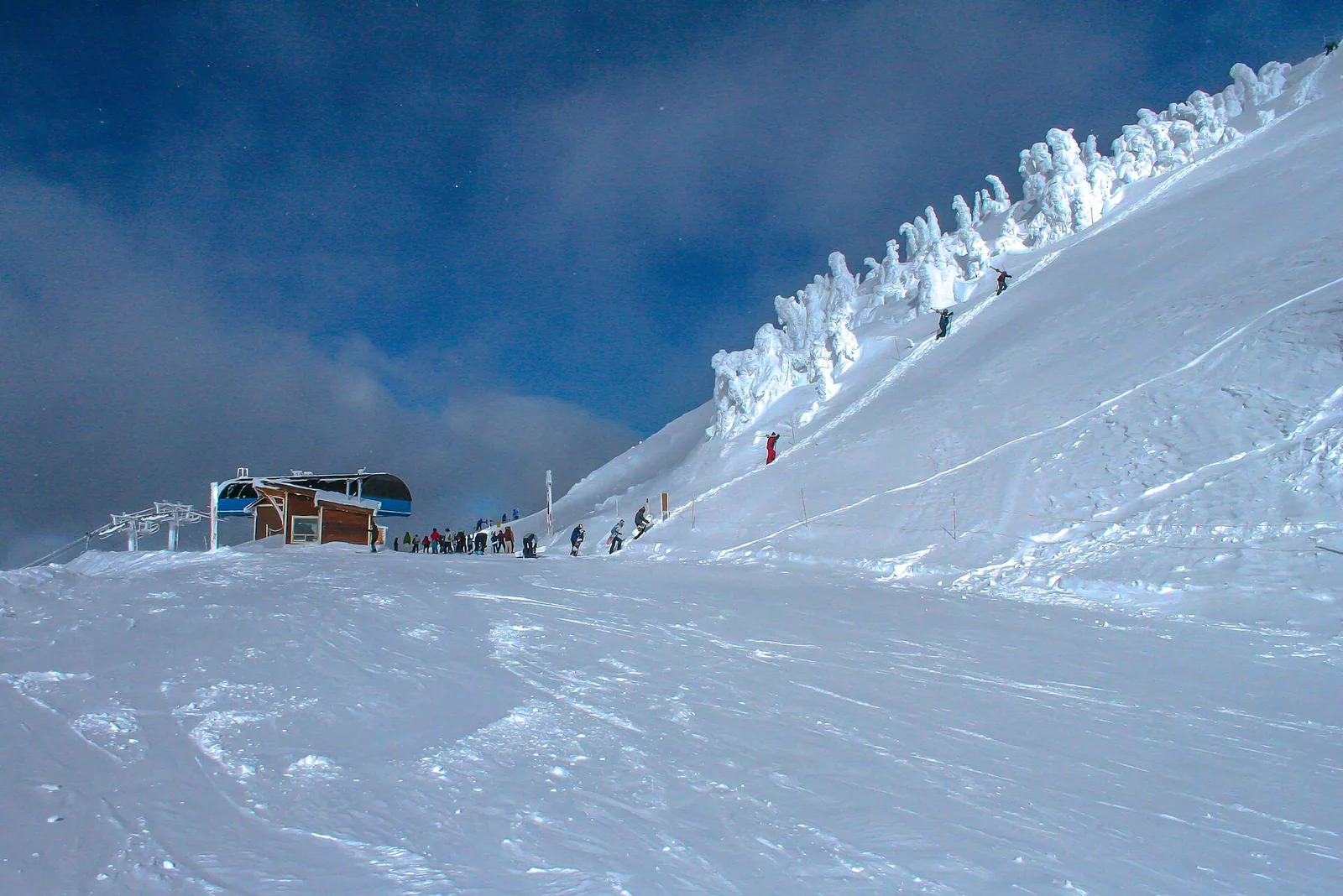 A day's skiing at spedtacular Mt Revelstoke - Noth Americas biggest vertical drop at 1713m (5620 ft) - the hardy few bootpack over the summit to get even more vertical in the back bowls - (28905441235)
