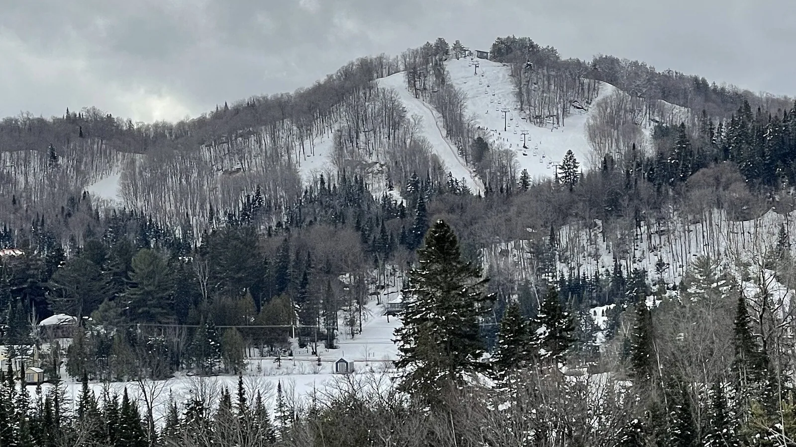 Mont-Avalanche Saint-Adolphe-d'Howard Quebec Canada