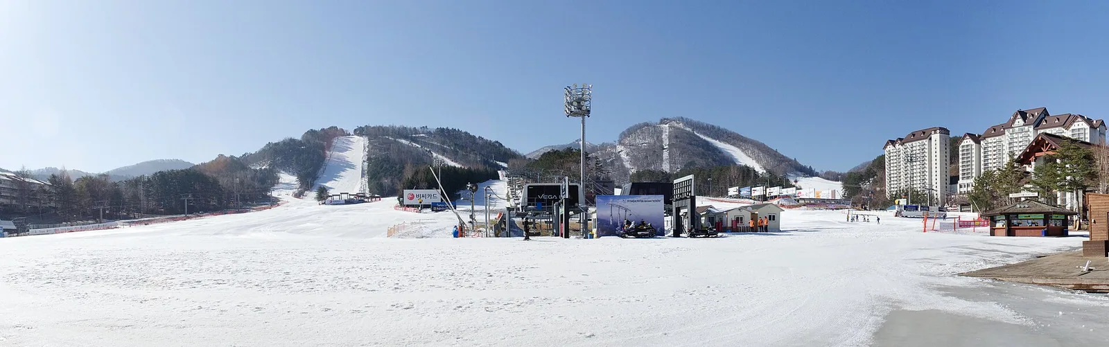 Ski slopes of YongPyong Resort, 2013-03-10